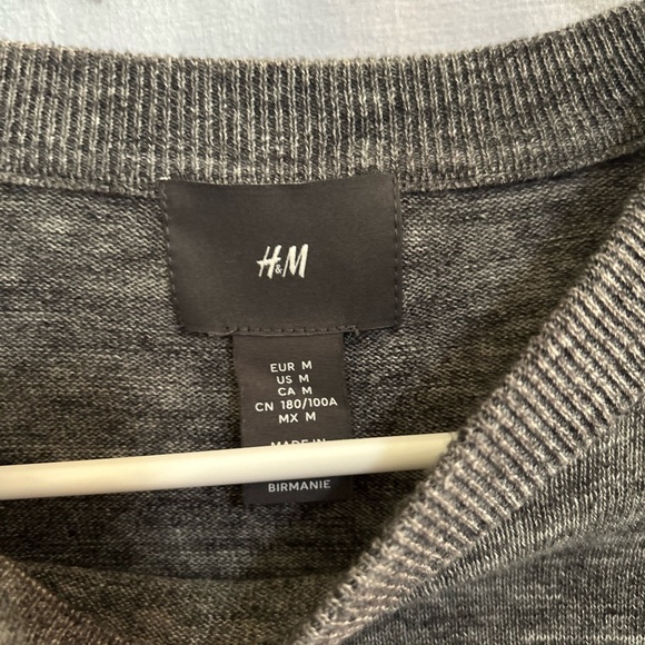 Men's H&M Sweater - Picture 2 of 3